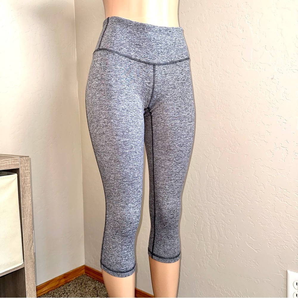 Patagonia Women’s S Heathered Grey 20” Activewear Capri Leggings - Picture 6 of 11